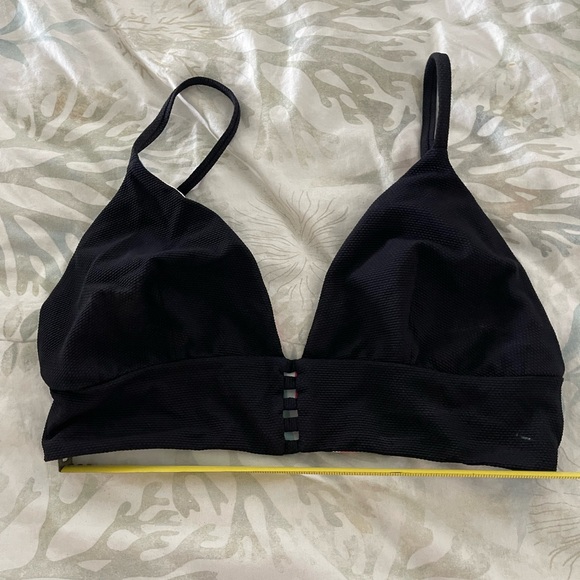 Black/striped reversible Women's Maaji bikini top like new - Picture 1 of 4
